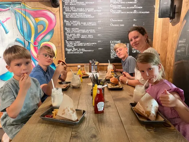 BookNoFees: Restoran – Burger Joint – Oslo – Burger Joint, fotografija 2
