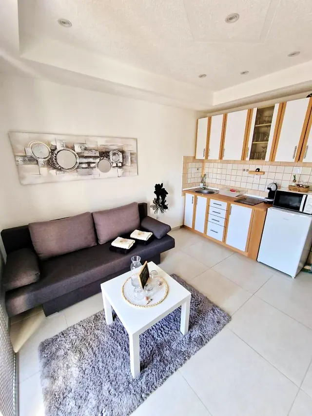BookNoFees: Mirni apartman za odmor s balkonom i pogledom na more – Vir
