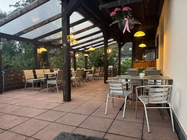 BookNoFees: Restaurant Pizzeria La Reggia di Caserta, Medebach