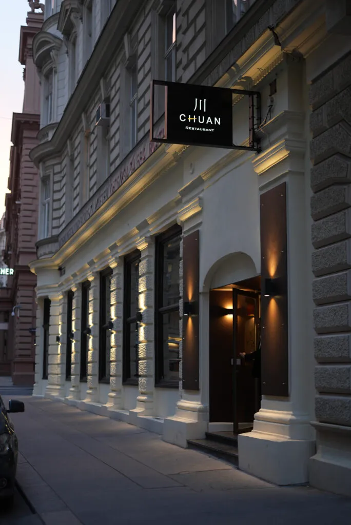 BookNoFees: Restoran – Chuan – Vienna – Ivan, fotografija 1