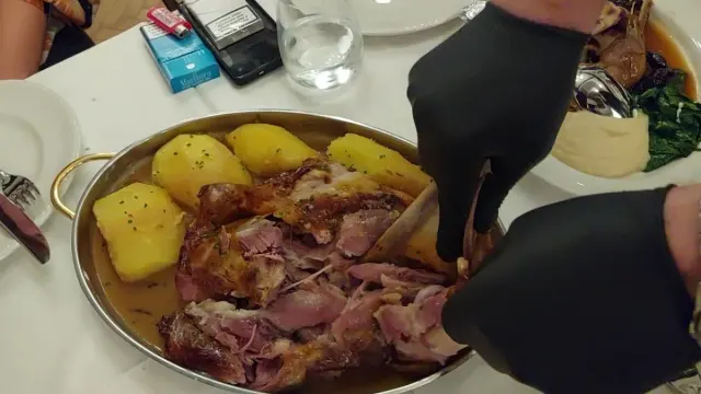 BookNoFees: Restoran – Faro – Belgrade – Daleko, fotografija 3
