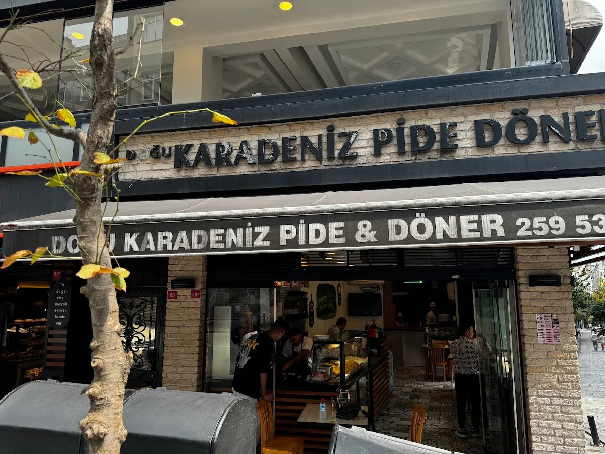 BookNoFees: Restoran – al lado está dogu karadeniz pide sarayi – Istanbul – Pored njega je Dogu Karadeniz Pide Sarayi., fotografija 1