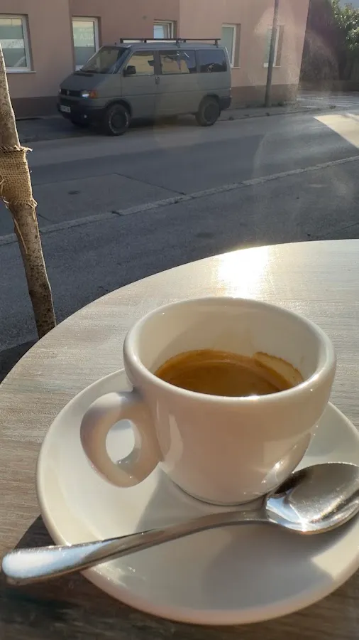 BookNoFees: kafić – Kavarna Natura – Ljubljana – Natura Café, fotografija 3