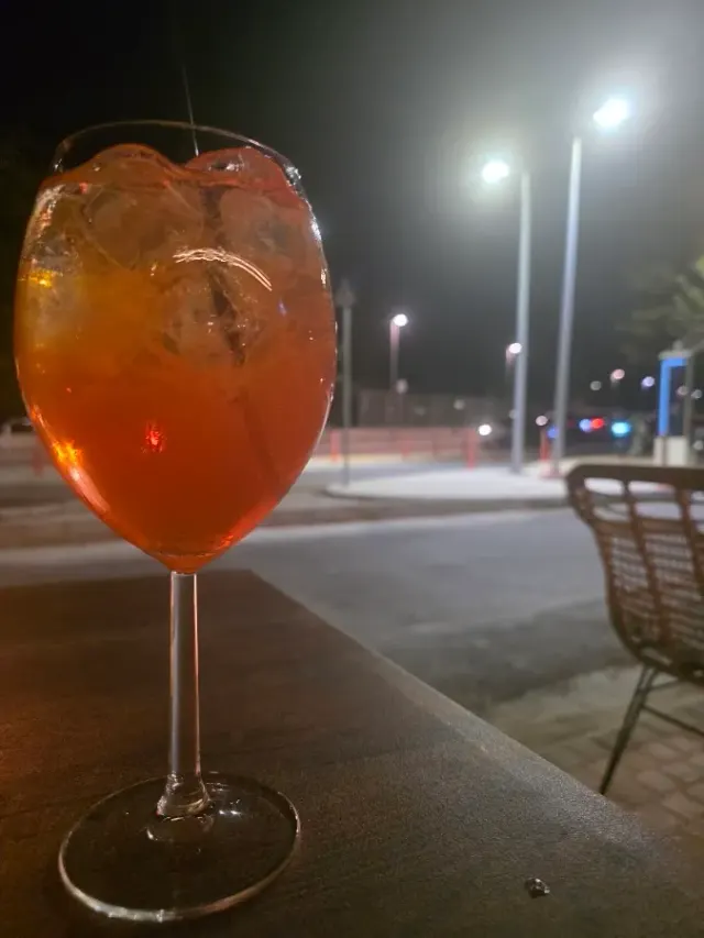 BookNoFees: Restoran – Afuera – Athens – Izvana, fotografija 2