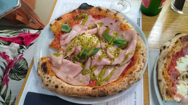 BookNoFees: Restoran – Trappa – Ljubljana – Stepenište, fotografija 3
