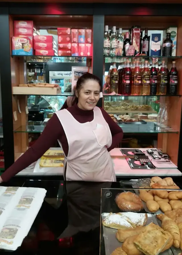 BookNoFees: kafić – stolis – Athens – haljine, fotografija 3