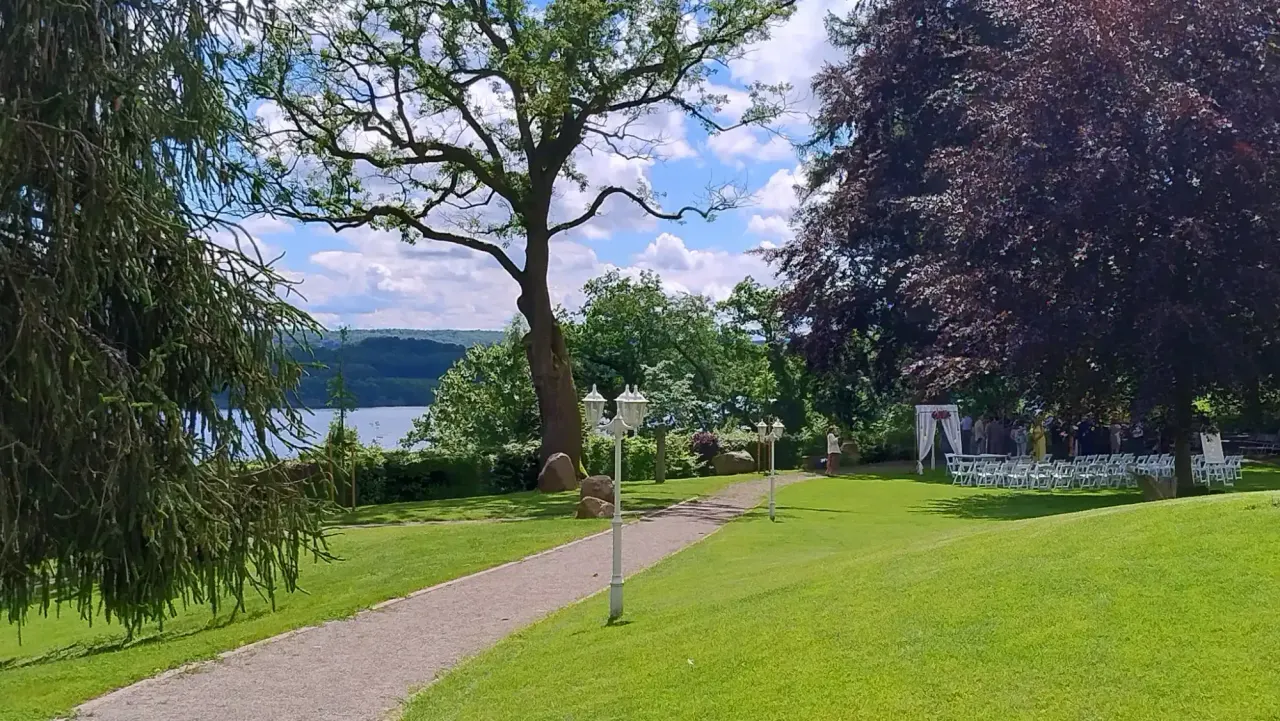 BookNoFees: Restoran – Haus Delecke – Möhnesee-Delecke – Kuća Delecke, fotografija 1