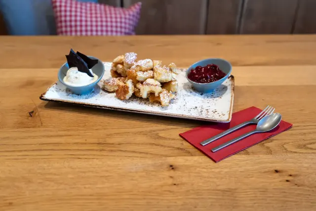 BookNoFees: Restoran – Benediktiner Wirtshaus – Attendorn – Benediktinski gostinjski dom, fotografija 2