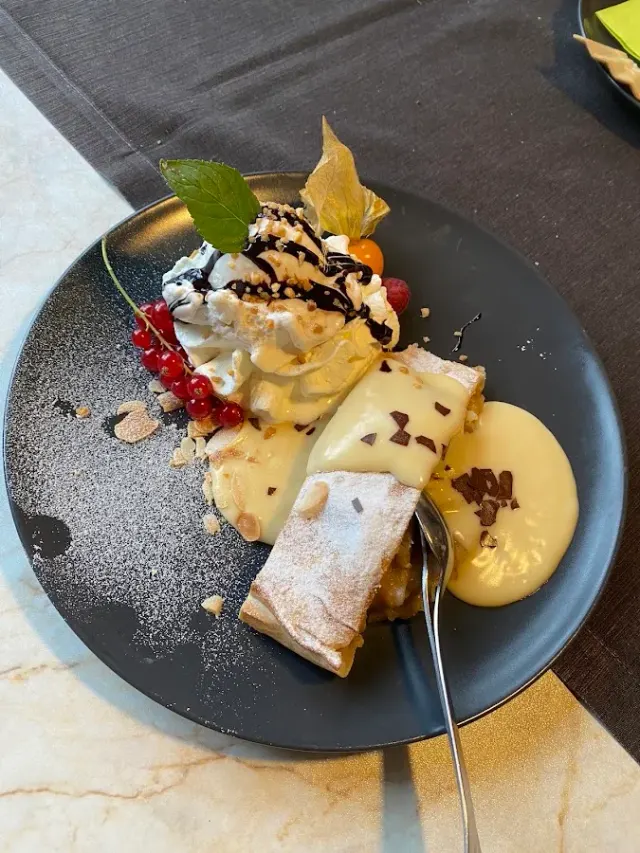 BookNoFees: Restoran – Restaurant-Café Pöllmann – Medebach – Restoran i kafić Pöllmann, fotografija 2
