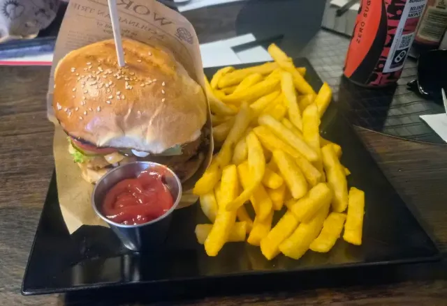 BookNoFees: Restoran – Crunchy Burger – Fröndenberg – Hrskavi burger, fotografija 2