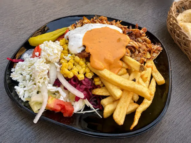 BookNoFees: Bar s grickalicama – City Döner-Pizza – Altena – Gradski döner-pizza, fotografija 2