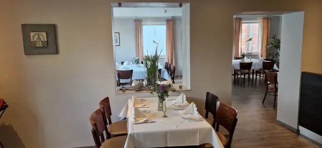 BookNoFees: Restaurant Stratbückers Gasthaus, Lippetal