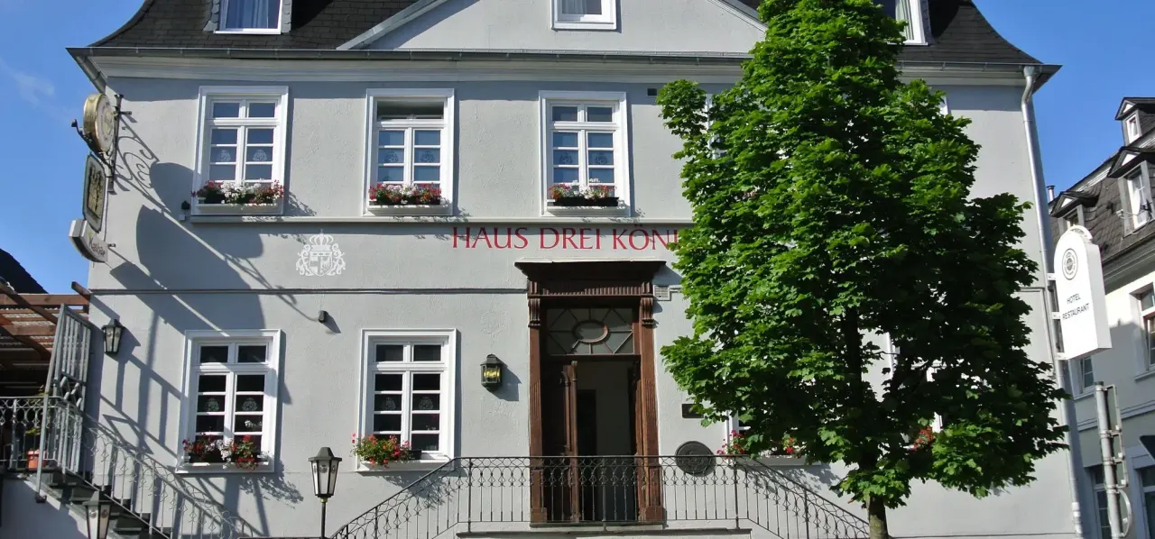 BookNoFees: Restoran – Haus Drei Könige – Balve – Kuća Tri kralja, fotografija 1