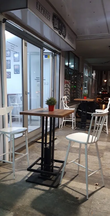 BookNoFees: Bar s grickalicama – Zein Express – Belgrade – Koji ekspres, fotografija 1