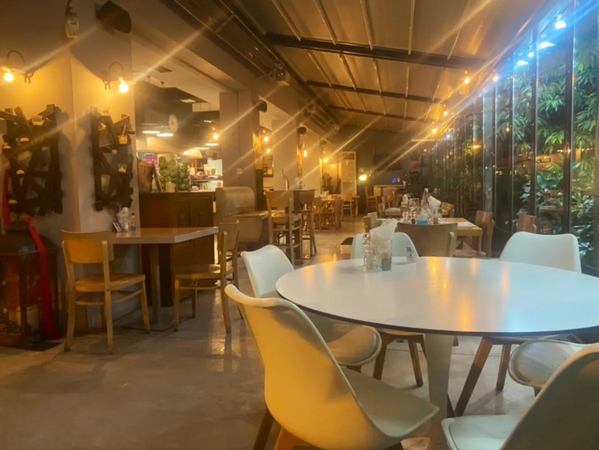 BookNoFees: Restoran – BROTH3RS – Athens – Braća, fotografija 1