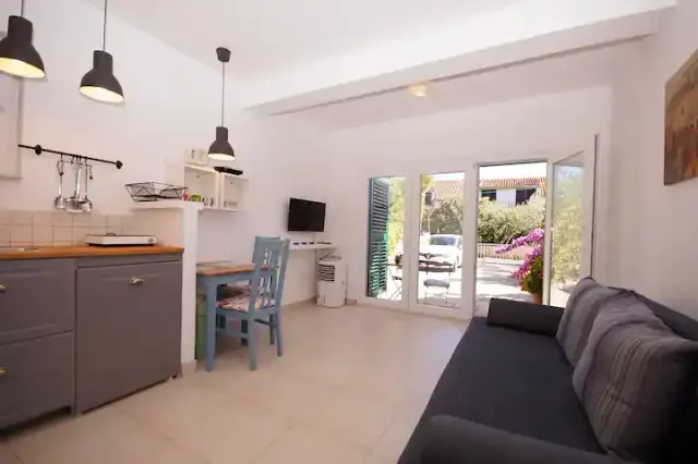 BookNoFees: NOVO – Studio apartman blizu plaže – Tribunj