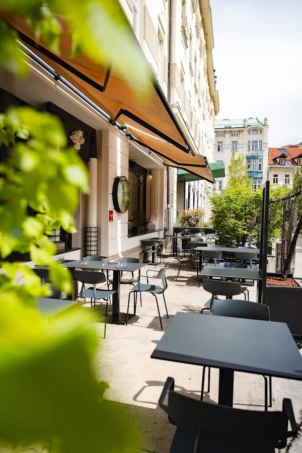 BookNoFees: Restoran – Aftr – Ljubljana – Nakon, fotografija 1