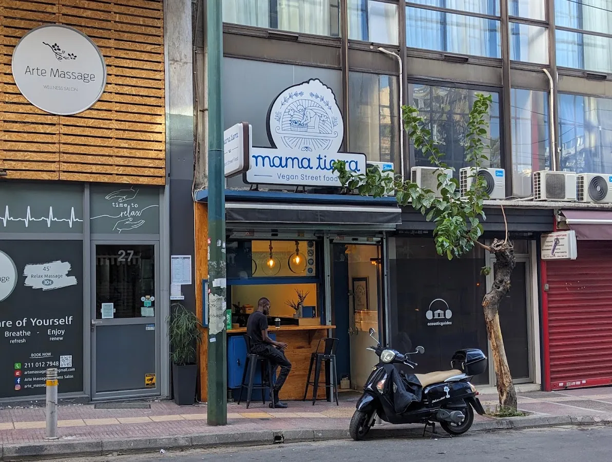 BookNoFees: Bar s grickalicama – Mama Tierra Acropolis – Athens – Majka Zemlja Akropola, fotografija 1