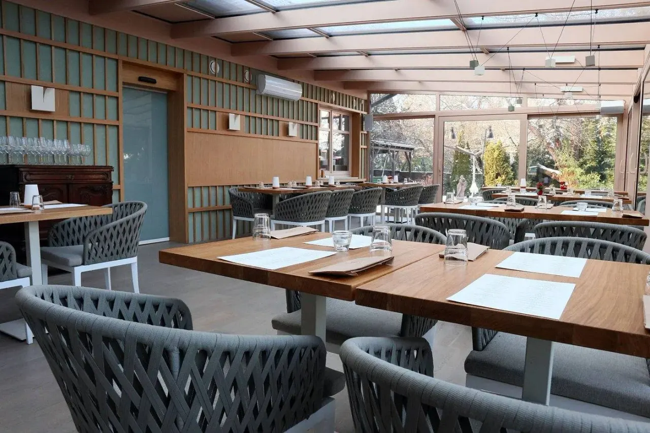 BookNoFees: Restoran – Barrio – Budapest – Susjedstvo, fotografija 1