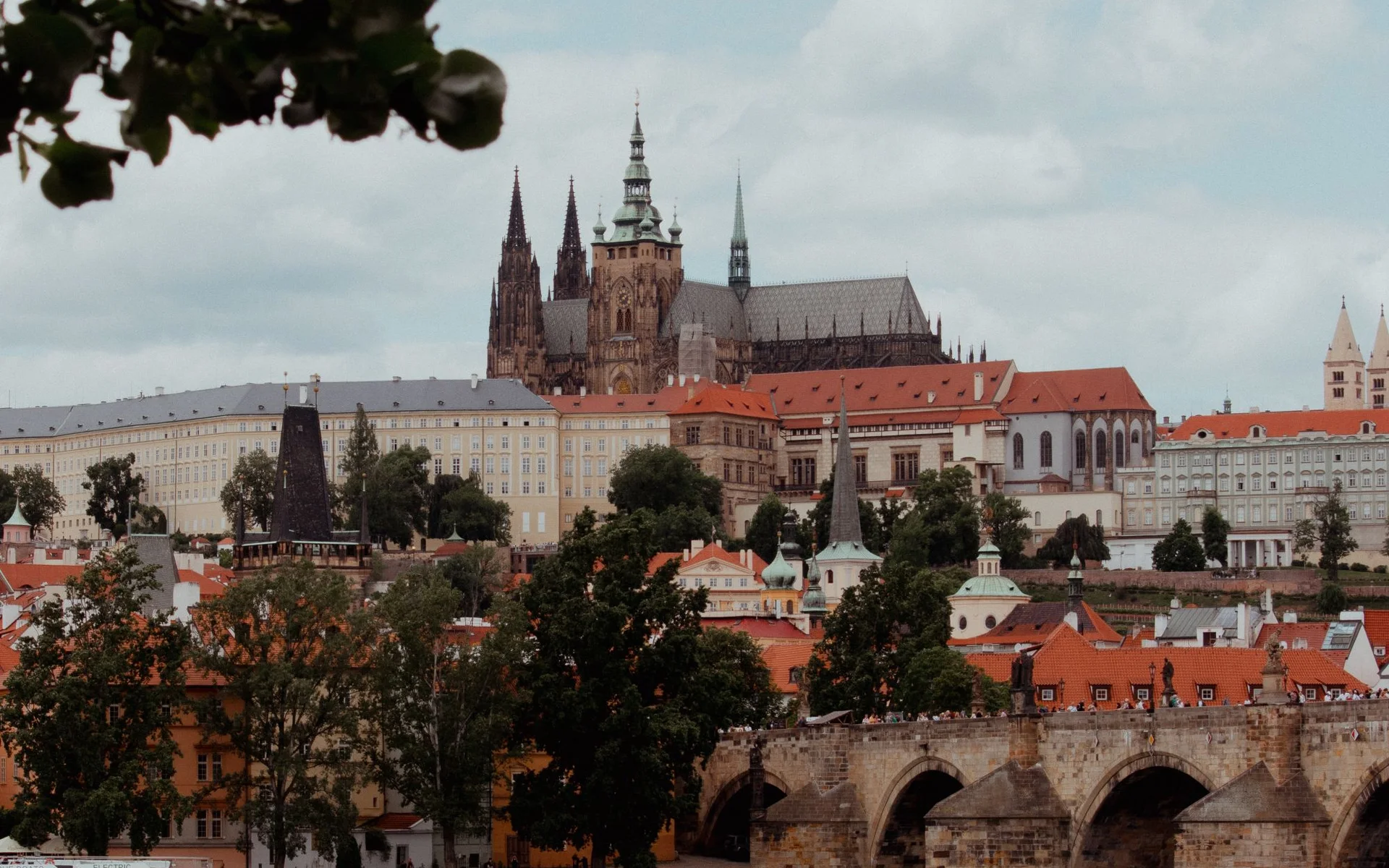 Prager grad i Karlov most preko Vltave