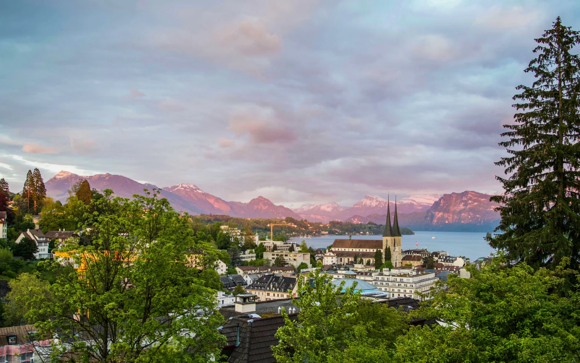 Pogled na Lucern i njezine povijesne kuće